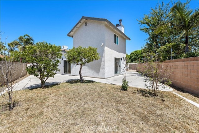 Building Photo - 822 E Borchard Ave