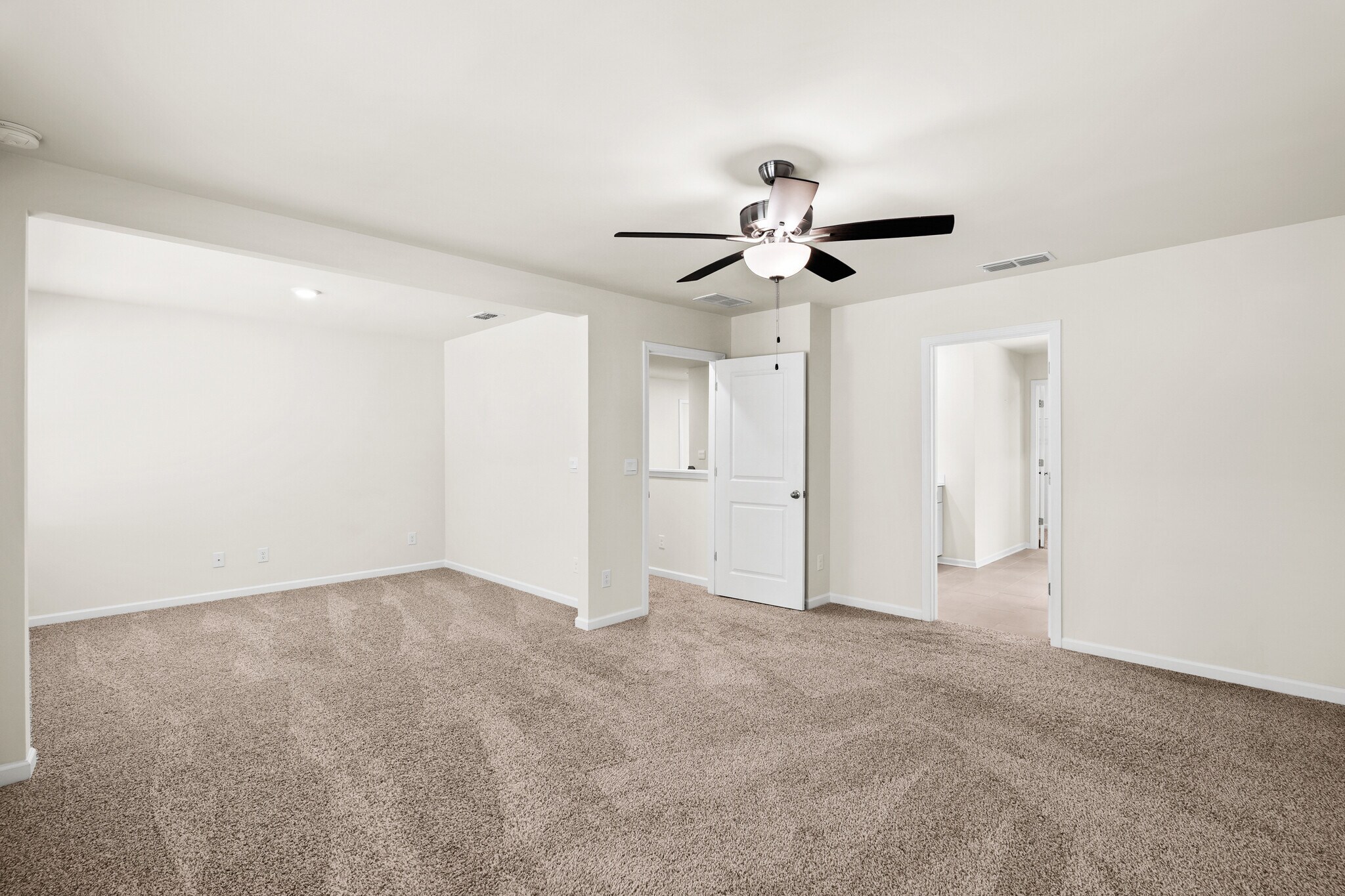 Building Photo - Room in House on Richmond Trl