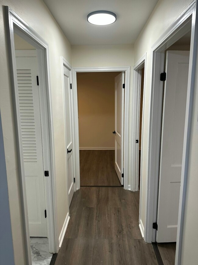 Building Photo - 6128 Red Bank Rd