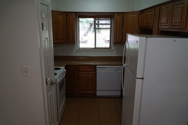 Spacious kitchen with all major appliances - 100 Market St