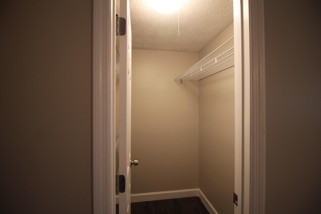 Building Photo - 3915 Oriely Dr E