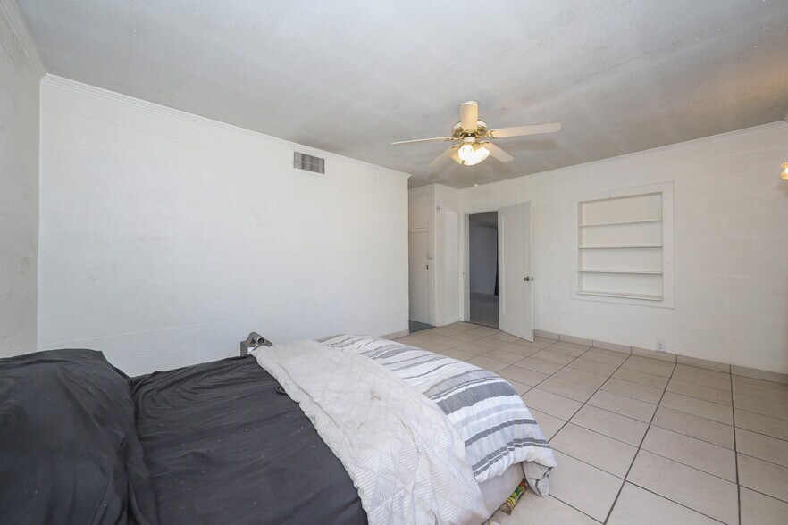 Building Photo - 3431 N Edith Blvd