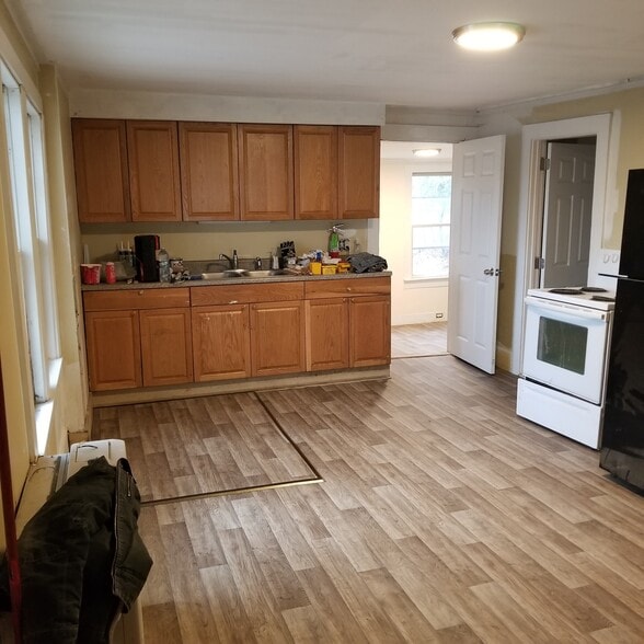 Building Photo - 398 Weaver St