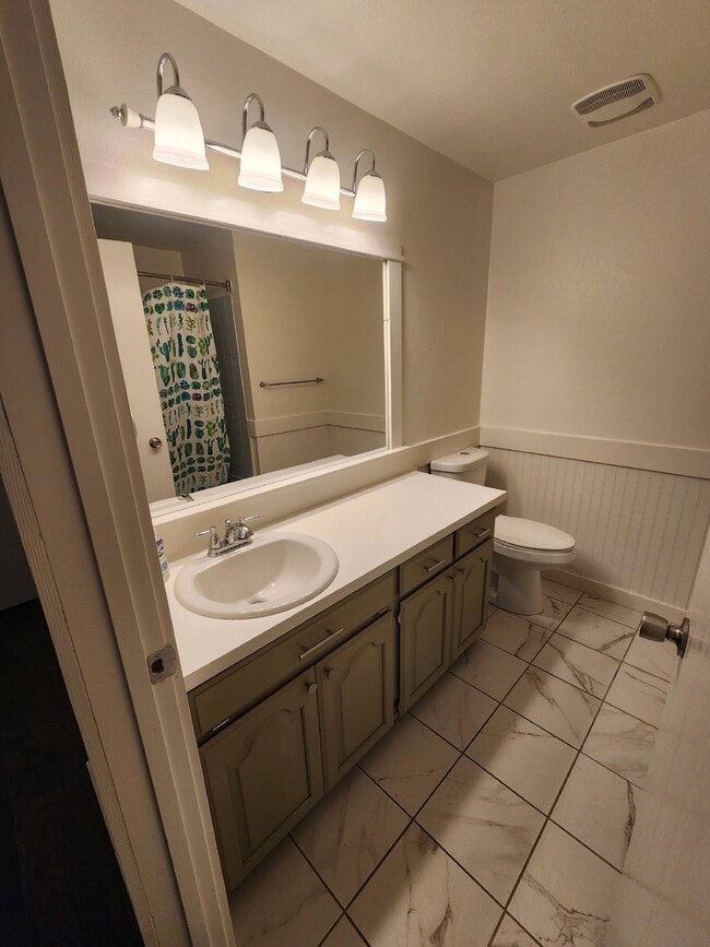 Building Photo - Very Large 3BR, 3BTH Near Black Bay Park in Post Falls