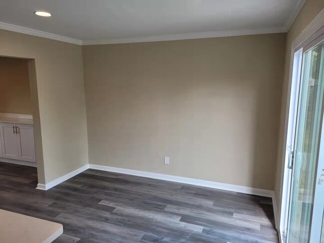 Building Photo - 520 Williamsburg Rd