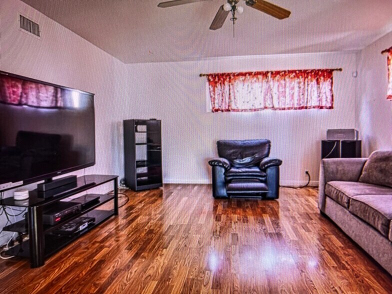 Building Photo - 11639 Hallwood Dr