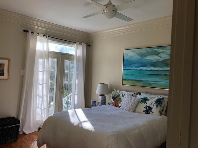 Building Photo - 6050 Laurel St