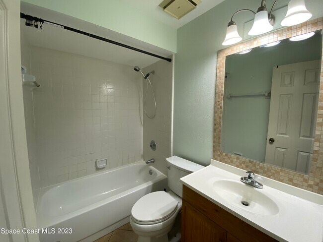 Building Photo - 210 Spring Dr