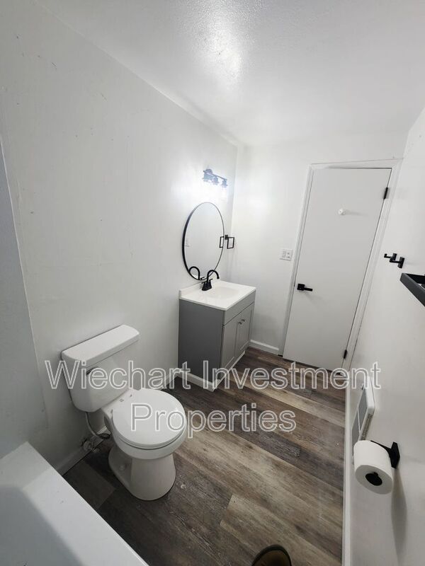 Building Photo - 616 S Clay St