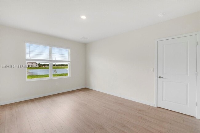 Building Photo - 9082 Venetian Sq