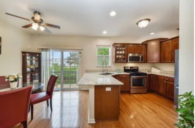 Building Photo - 475 Plaza Pl