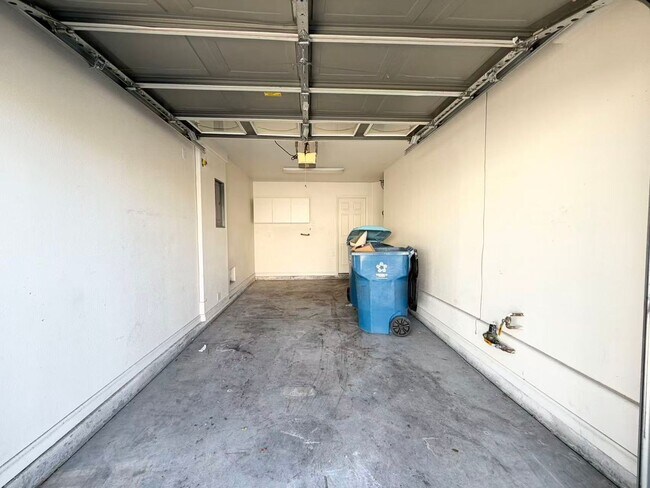 Building Photo - Spacious 2-story home located in a convenient Las Vegas gate community