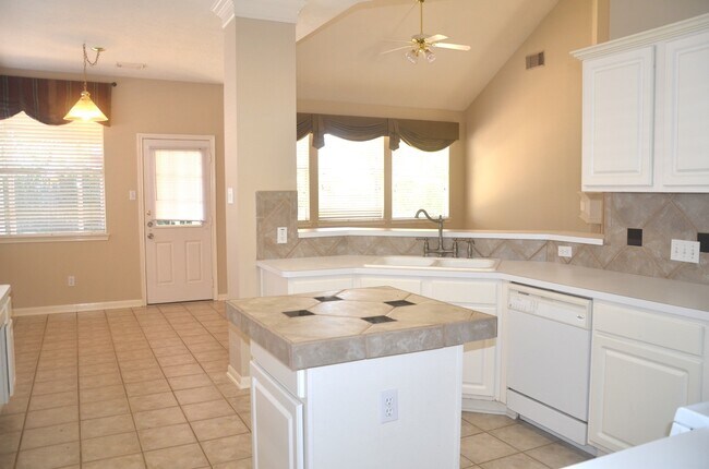Building Photo - 8510 Green Ash Dr