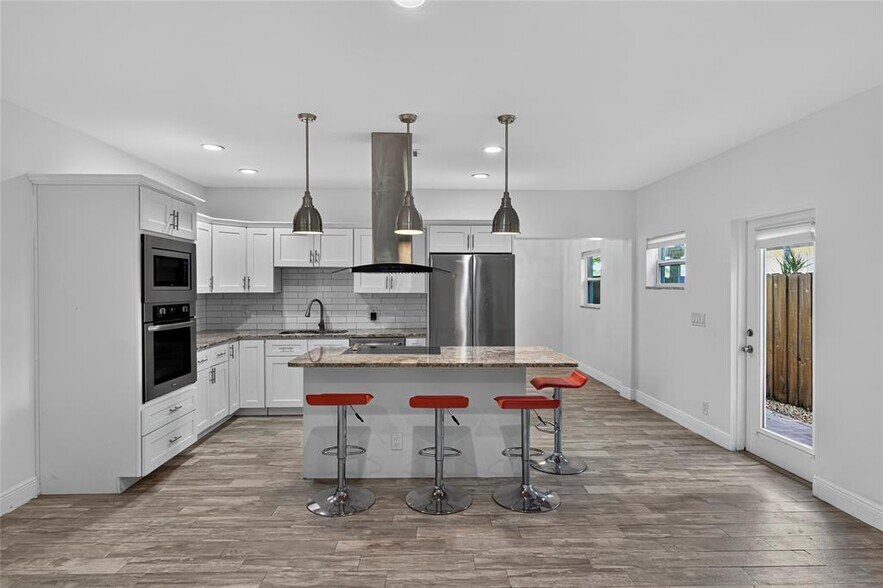 Building Photo - 2012 NW 12th Ave