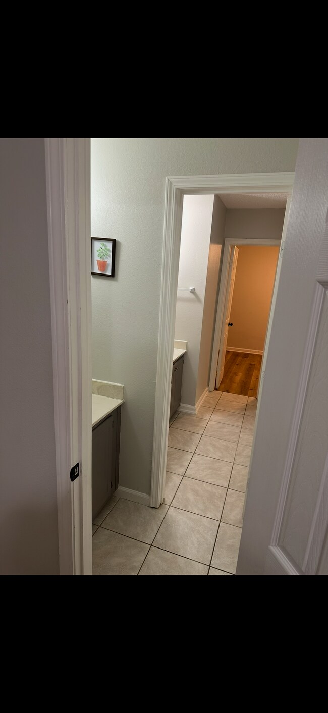 Building Photo - 14732 Hooper Rd