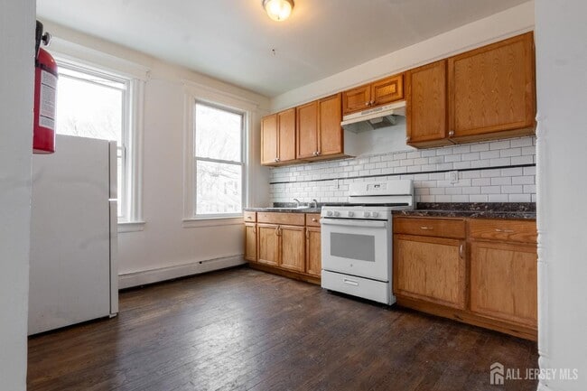 Building Photo - 410 Chadwick Ave