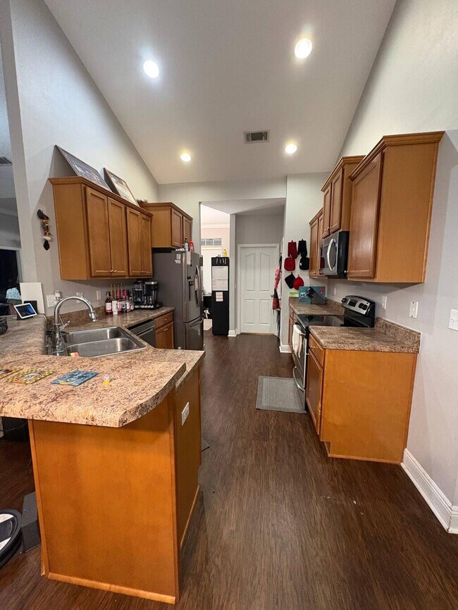 Building Photo - 148 Crab Apple Ave