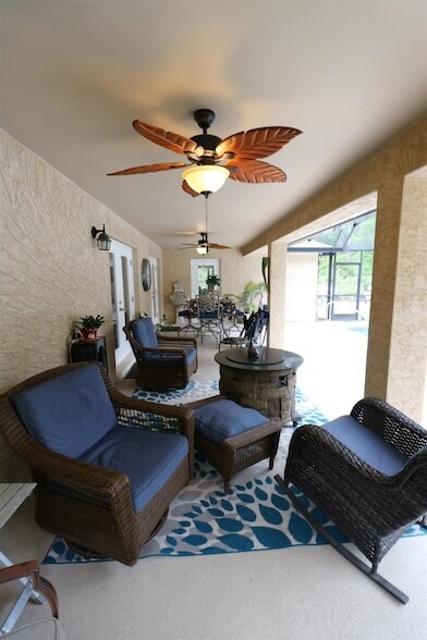 Building Photo - 909 Colonial Dr