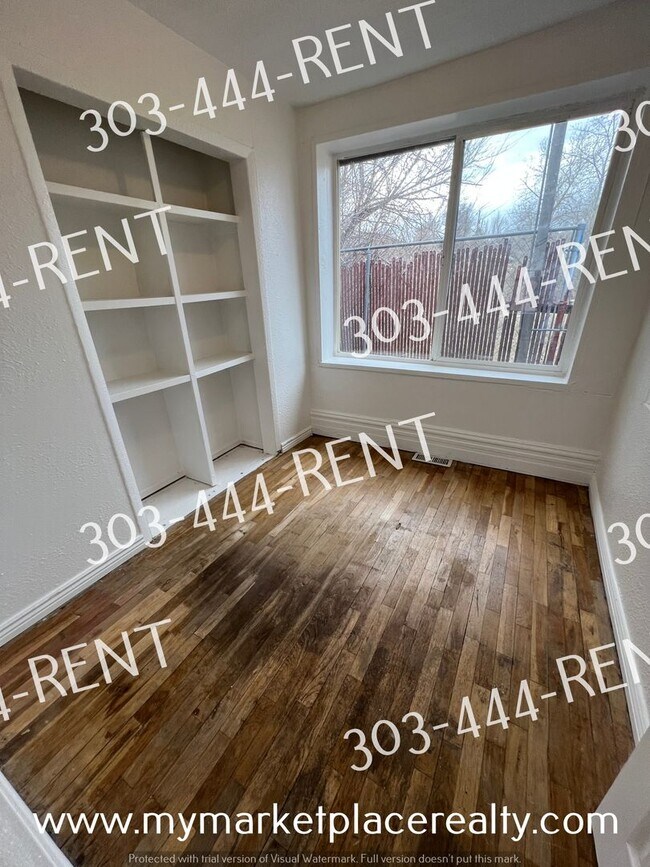 Building Photo - 2 Bedroom & 1 Bathroom Located in Denver!