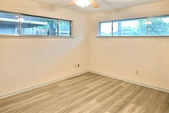 Building Photo - 202 Coronation Dr