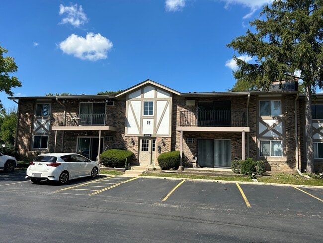 Primary Photo - 9s120 Lake Dr