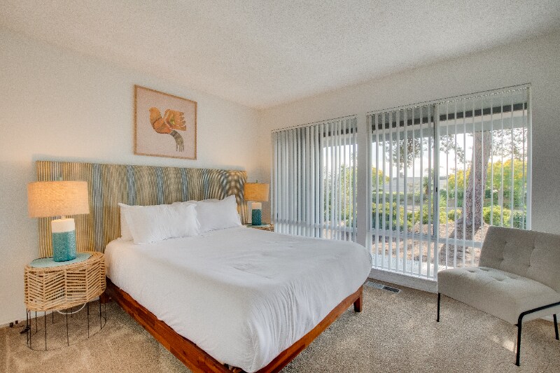 Building Photo - 8143 La Jolla Scenic Dr N