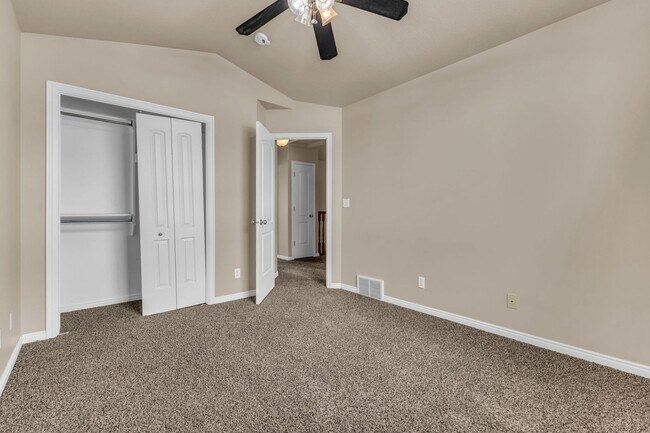Building Photo - 574 E 200 N