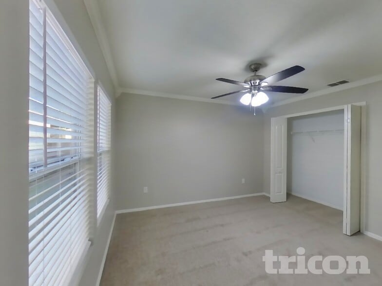 Building Photo - 11931 Alexandra Dr