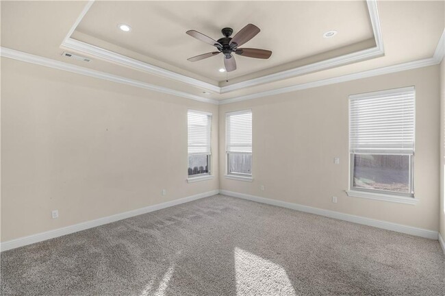 Building Photo - 2304 SW Chaddington Rd
