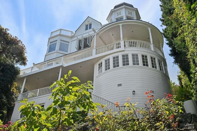 Building Photo - 276 Beach Rd