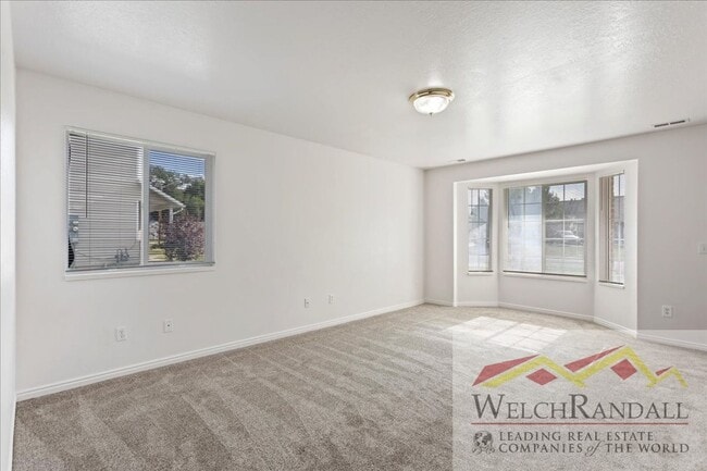 Building Photo - Beautiful 3 Bed 1.5 Bath Townhome in Ogden