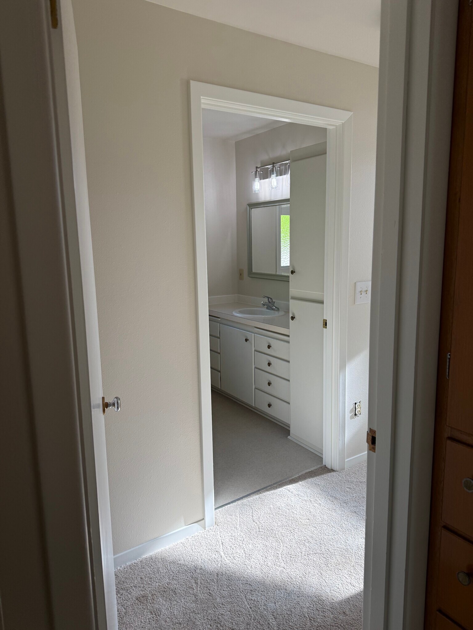 Building Photo - 1514 E Broadway