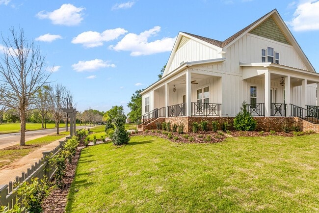 Building Photo - Great Southwood Home