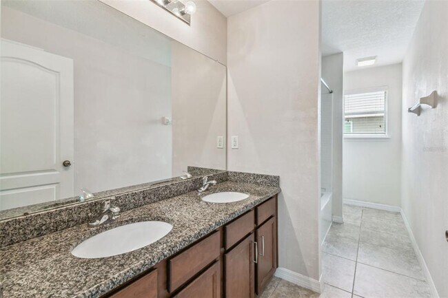 Building Photo - 12320 Fairlawn Dr
