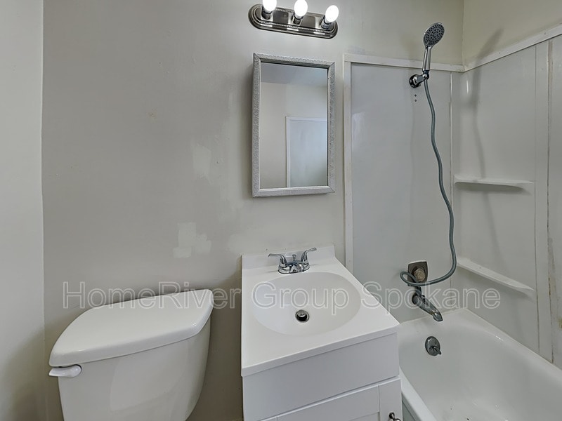 Building Photo - 5311 N Elm St
