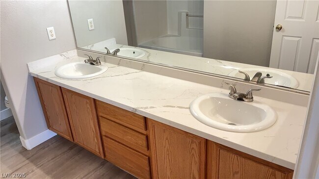 Building Photo - 830 Carnegie St