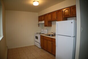 Building Photo - 104 S Franklin St