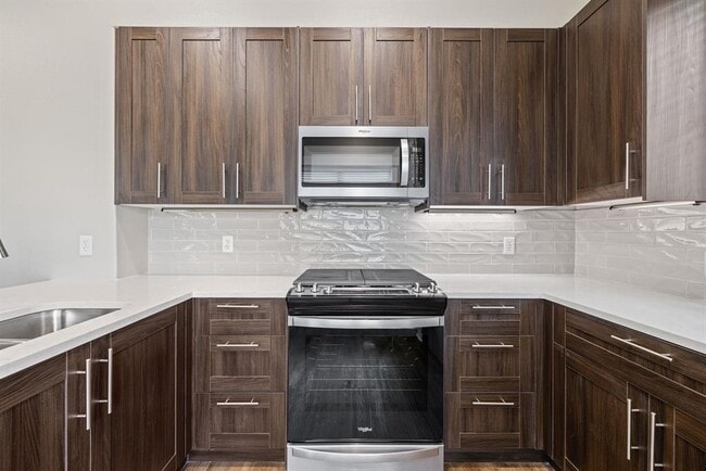 Building Photo - 1702 Cedar Bend Dr