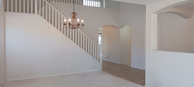 Building Photo - Spacious Two Story 4 Bed/3 Bath with Large...