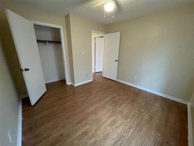 Building Photo - 2596 Woodland Dr NW