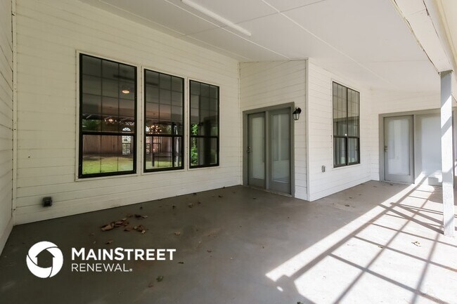 Building Photo - 400 Julie's Trail Cir