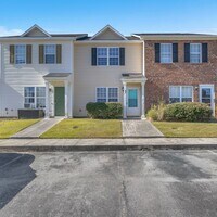 Building Photo - 2 Bed 2.5 Bath Townhome
