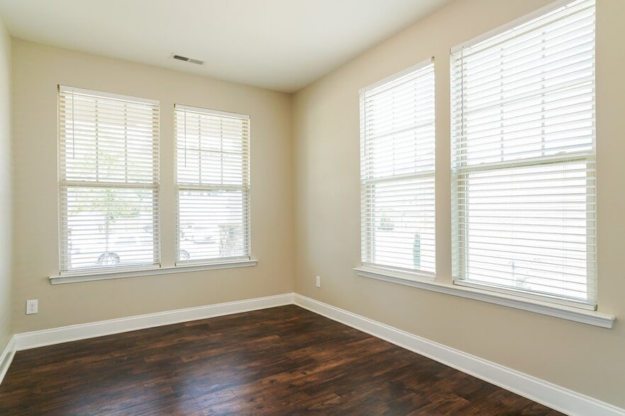 Building Photo - 3417 Snowberry Dr