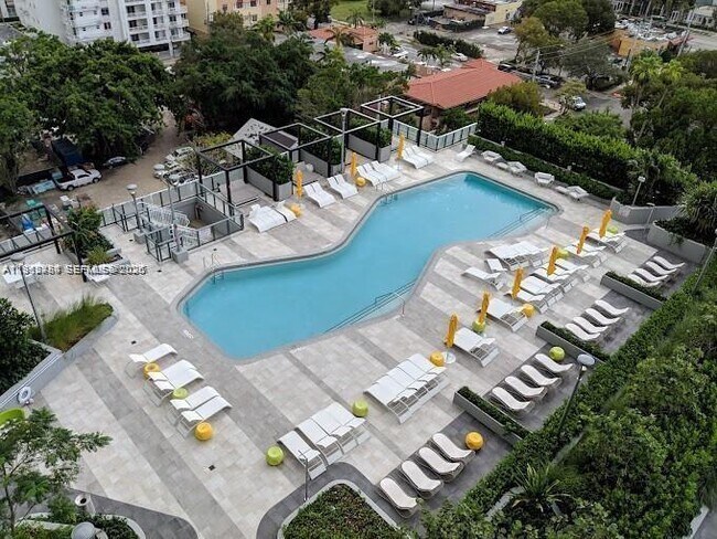 Building Photo - 650 NE 32nd St