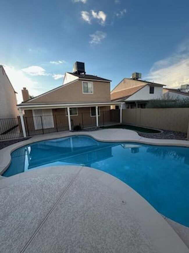Building Photo - 4 Bedroom 2 Bath Greenfield Park Home