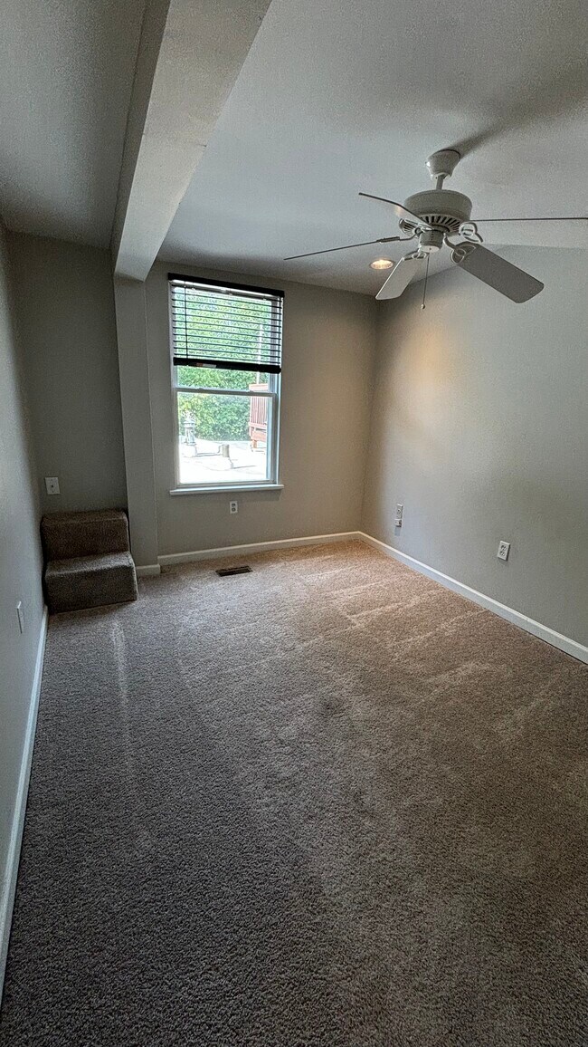 Building Photo - 1915 Senate St