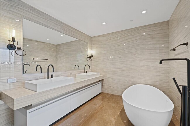 Building Photo - 2200 N Ocean Blvd