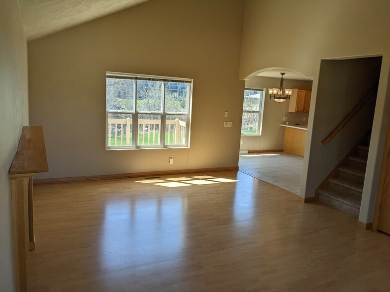 Liv to Dining - 5335 Brookview Dr