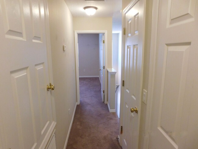 Building Photo - Charming 2-Bedroom, 2.5-Bathroom Townhome ...