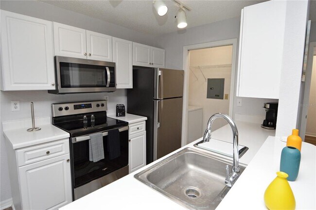 Building Photo - 10265 Gandy Blvd N